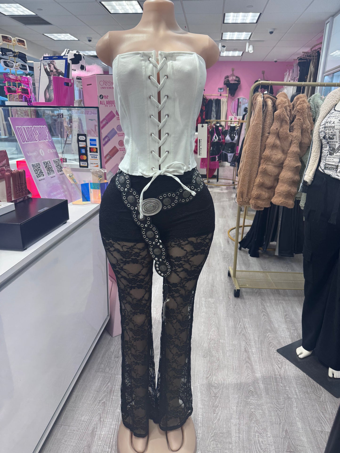 Kamila Lace Mesh Stretch Short Pants