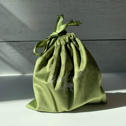 Velvet Claws The Crystal Hair Claw in Kawaii Smile | Claw Clip in Velvet Travel Bag